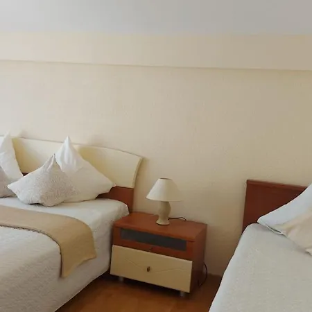 Jelica * Τρογκίρ