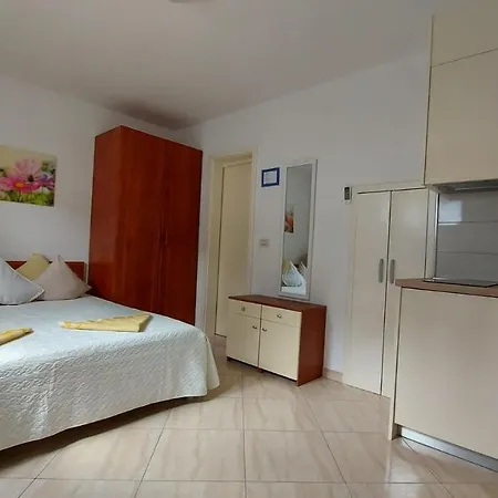 Jelica * Τρογκίρ